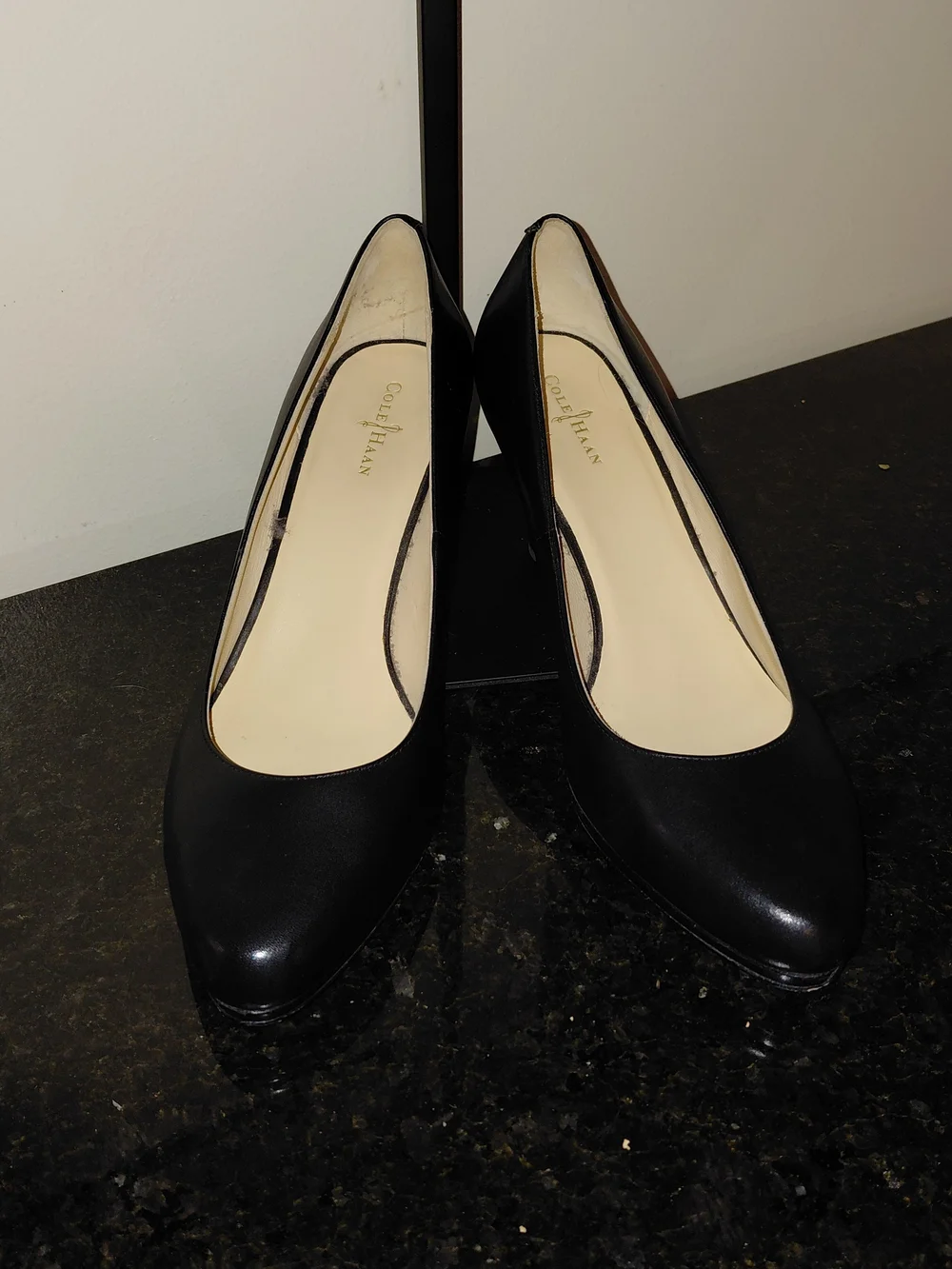 Cole Haan Classic Black Leather Almond Toe Pump Heels US 10  10.5 VGC